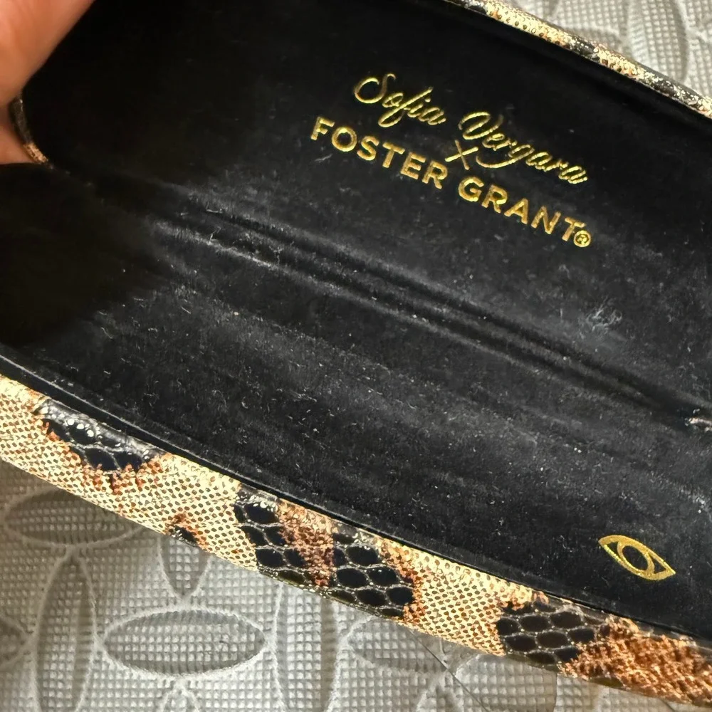 Sofia Vergara Foster Grant Leopard Print Hard Eyeglass Case Tan Black Glasses